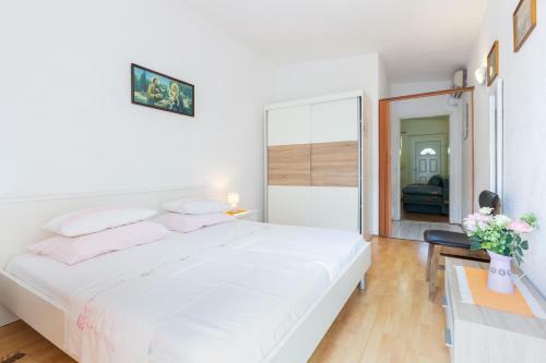 Apartment Lucija With Terrace
