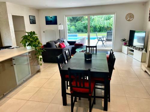 Villa Avec Piscine Dans Les Dombes