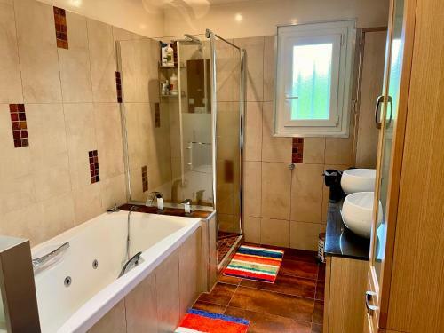 Villa Avec Piscine Dans Les Dombes