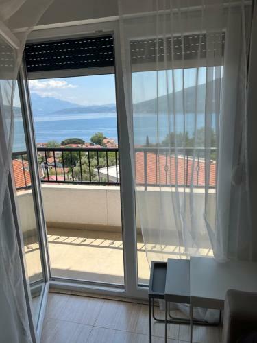 Sea View And Lovely Apartment