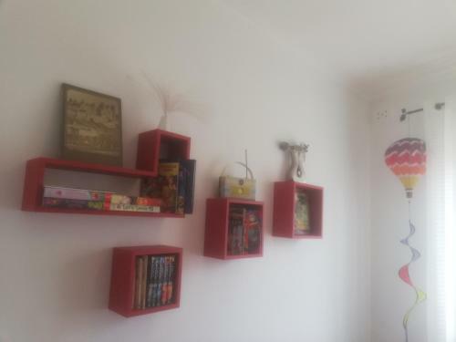 Lovely 3 Bedroom Apartment With Fireplace