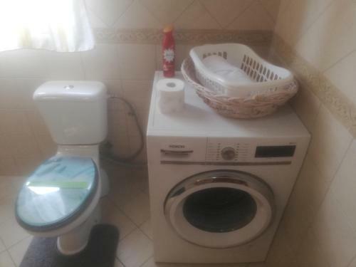 Lovely 3 Bedroom Apartment With Fireplace