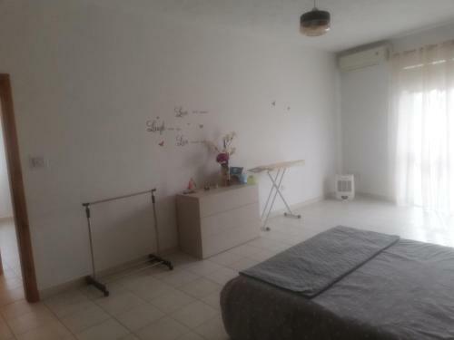 Lovely 3 Bedroom Apartment With Fireplace