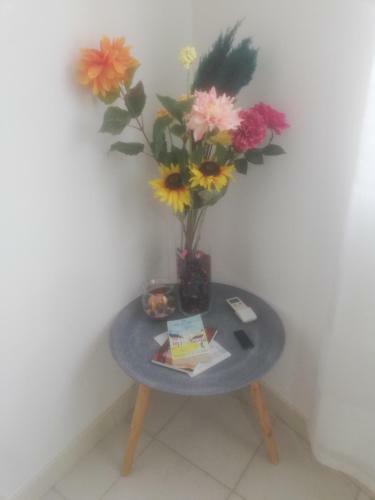 Lovely 3 Bedroom Apartment With Fireplace