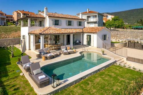 Villa Leucolea With Pool