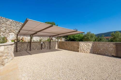 Villa Leucolea With Pool