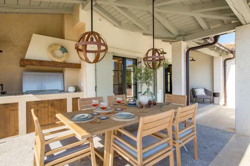 Villa Leucolea With Pool