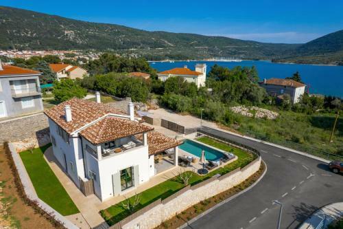 Villa Leucolea With Pool