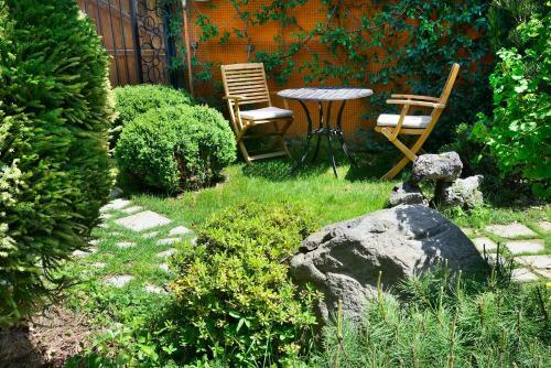 Hostal The Zodiac Garden Hotel