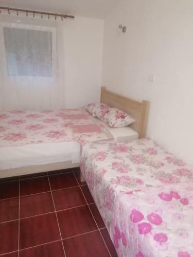 Apartmani Mom?ilovi?
