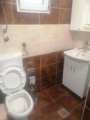 Apartmani Mom?ilovi?