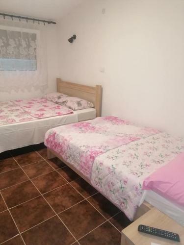 Apartmani Mom?ilovi?