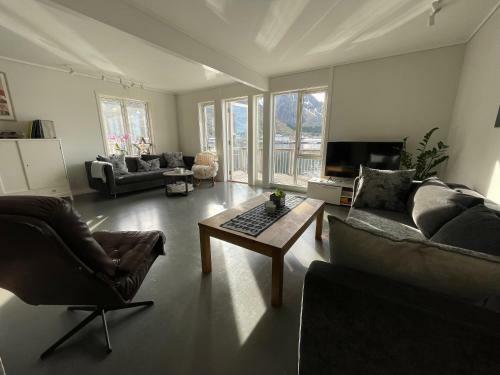 Ballstad Delicate Ocean Front House - Rorbu Style