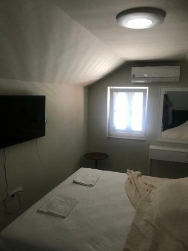 Lux Beach House M