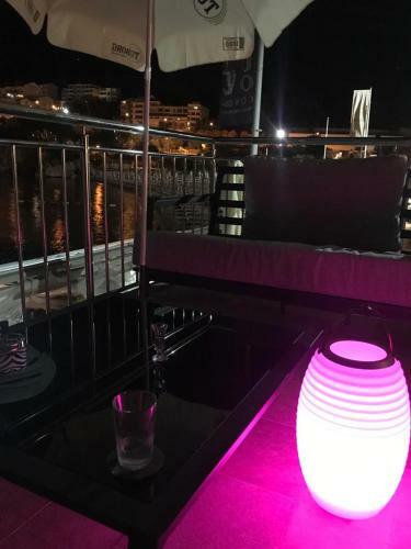 Lux Beach House M