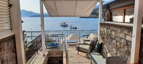 Lux Beach House M