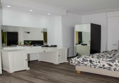 Four Rooms Apartment Central