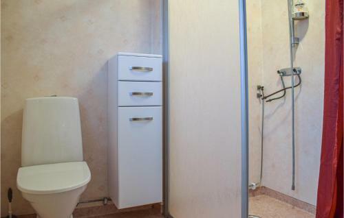 Nice Home In Borgholm With 5 Bedrooms