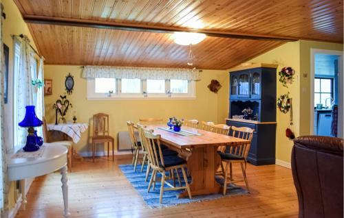 Nice Home In Borgholm With 5 Bedrooms