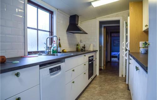Nice Home In Borgholm With 5 Bedrooms