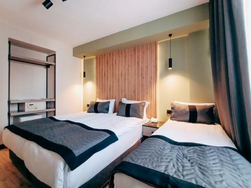 Leons Hotel