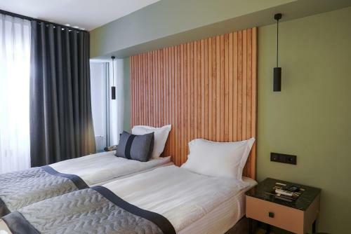 Leons Hotel