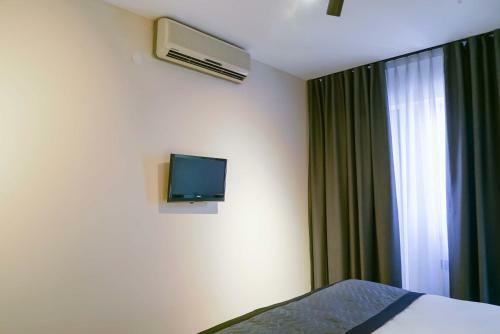 Leons Hotel