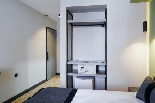Leons Hotel