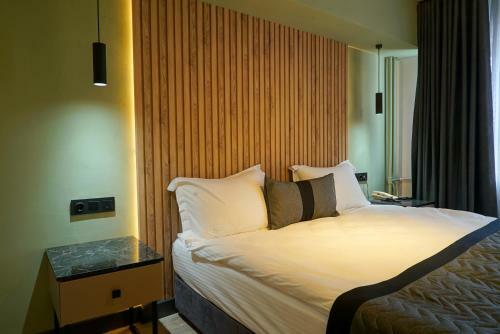 Leons Hotel