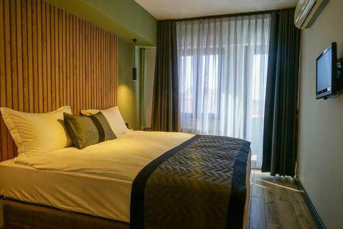 Leons Hotel