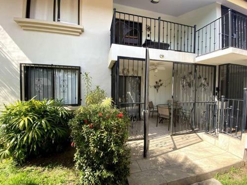 Apartamento Charming 2bed/2bath Ground Floor