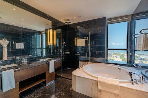 Hotel Johari Rotana