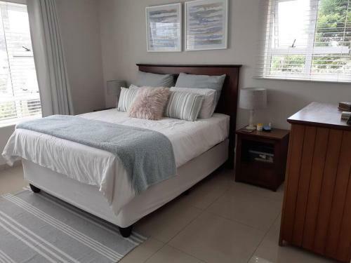 Lands End Apartment - Family Only