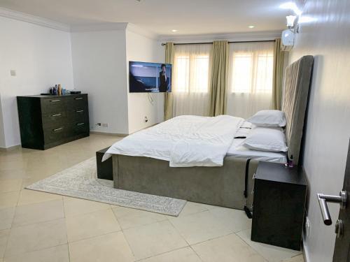 Apartamento The Blu Rose Penthouse - Secure, Serene, Serviced