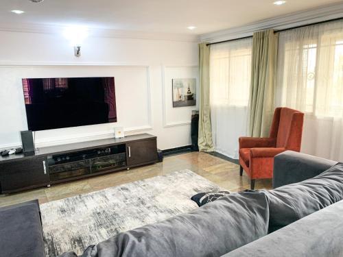 Apartamento The Blu Rose Penthouse - Secure, Serene, Serviced