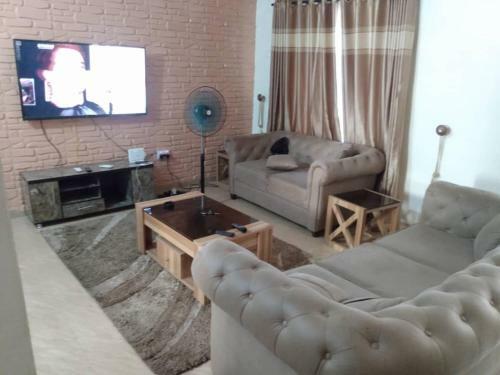 Short-let 2 Bedroom Apartments