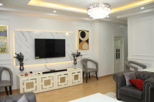 Harold's Exquisite Apartment
