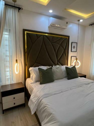 5 Bedroom Fully Detached Serviced Apartment