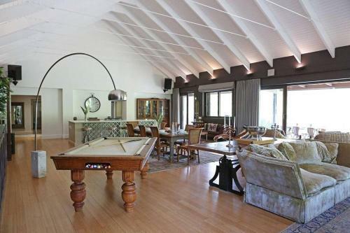 Villa De Luc Ultimate Country Privacy