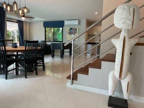 Kata Azure Villa @kata Beverly Hill