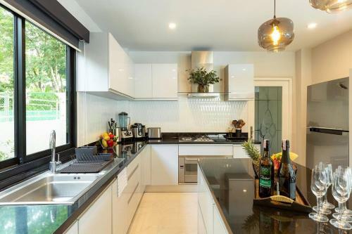 Kata Azure Villa @kata Beverly Hill