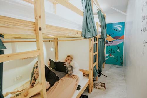 Murals Hostel And Cafe