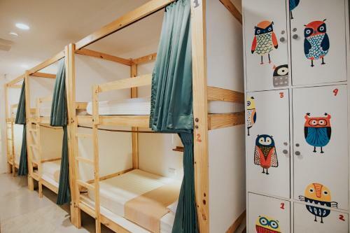 Murals Hostel And Cafe