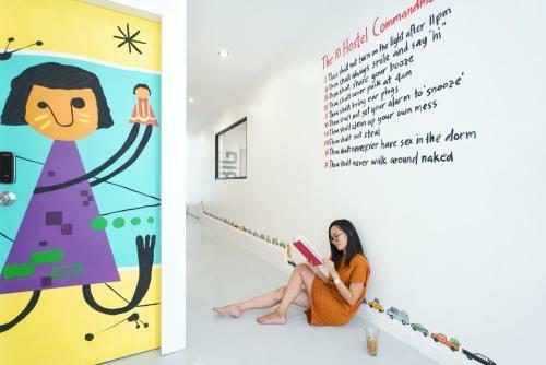 Murals Hostel And Cafe