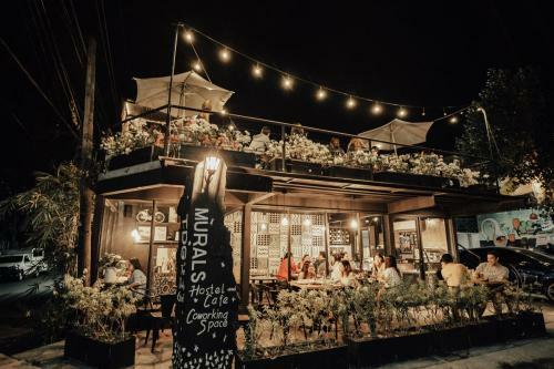 Murals Hostel And Cafe