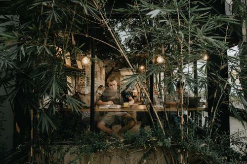 Murals Hostel And Cafe