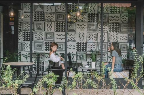 Murals Hostel And Cafe