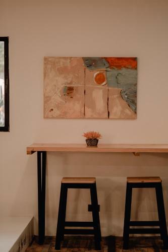 Murals Hostel And Cafe