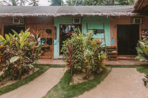 Mad Monkey Hostel Siargao