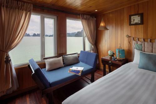 Cozy Bay Cruise